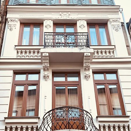 Selari Chambre Bukares Bagian luar foto