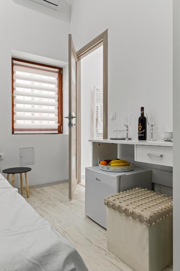 Selari Chambre Bukares Bagian luar foto