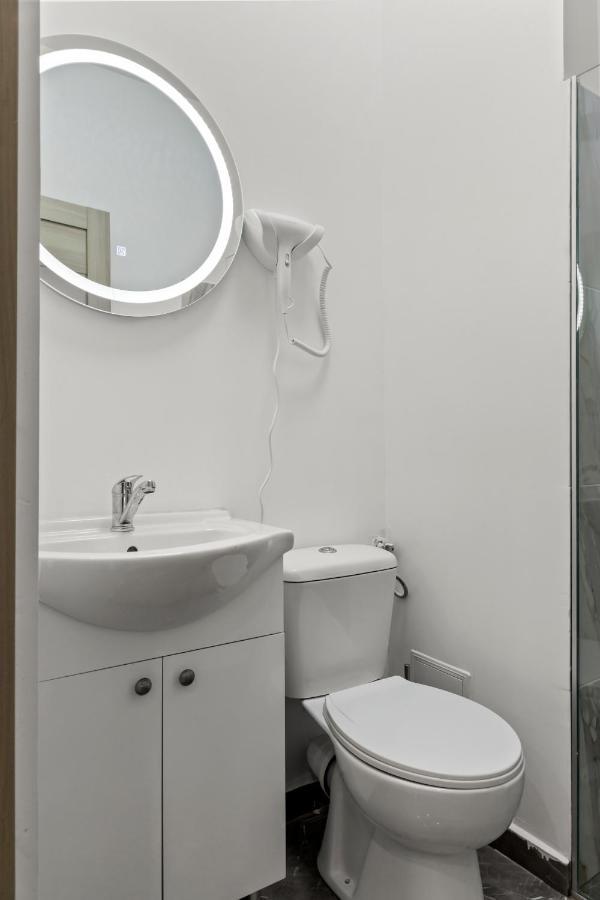 Selari Chambre Bukares Bagian luar foto