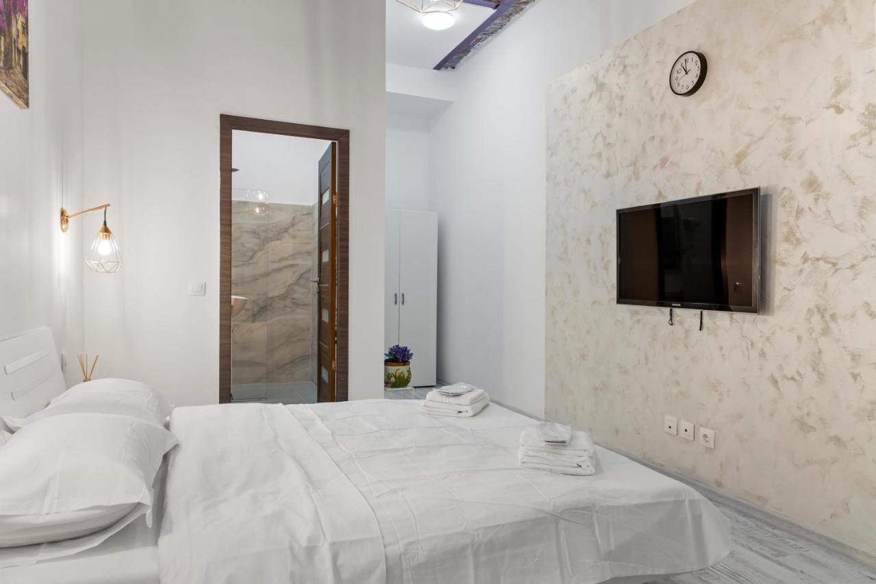 Selari Chambre Bukares Bagian luar foto