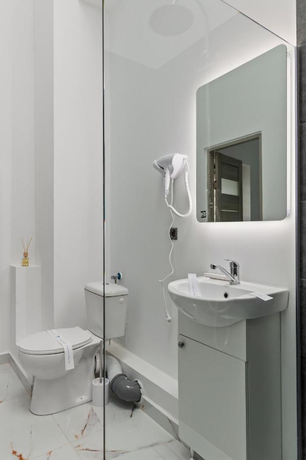 Selari Chambre Bukares Bagian luar foto
