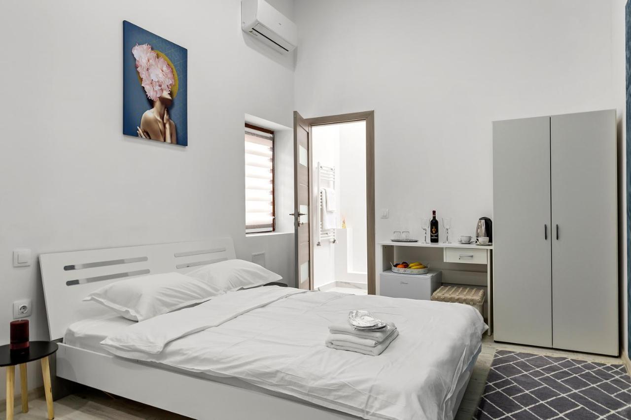 Selari Chambre Bukares Bagian luar foto