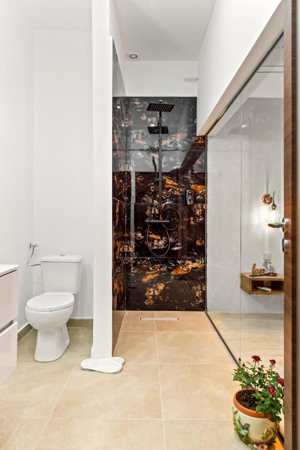 Selari Chambre Bukares Bagian luar foto