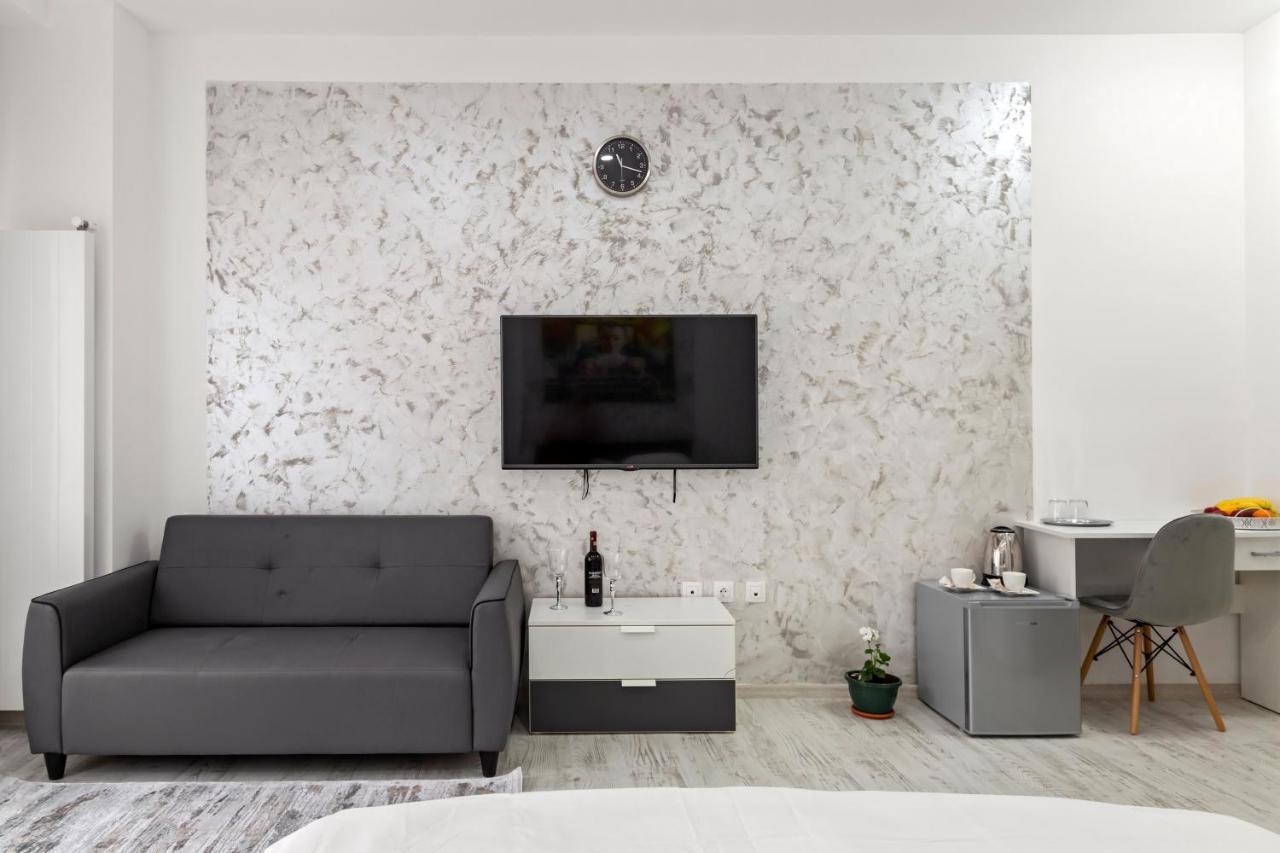 Selari Chambre Bukares Bagian luar foto