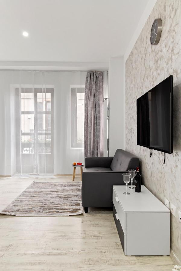 Selari Chambre Bukares Bagian luar foto