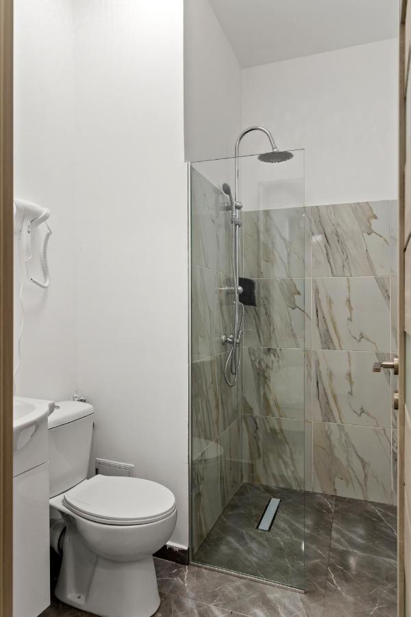 Selari Chambre Bukares Bagian luar foto