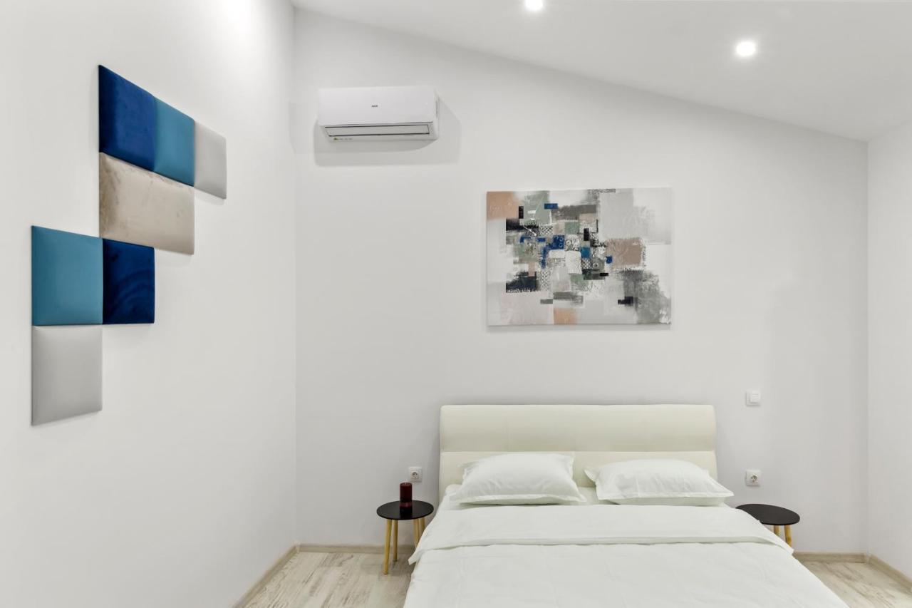 Selari Chambre Bukares Bagian luar foto