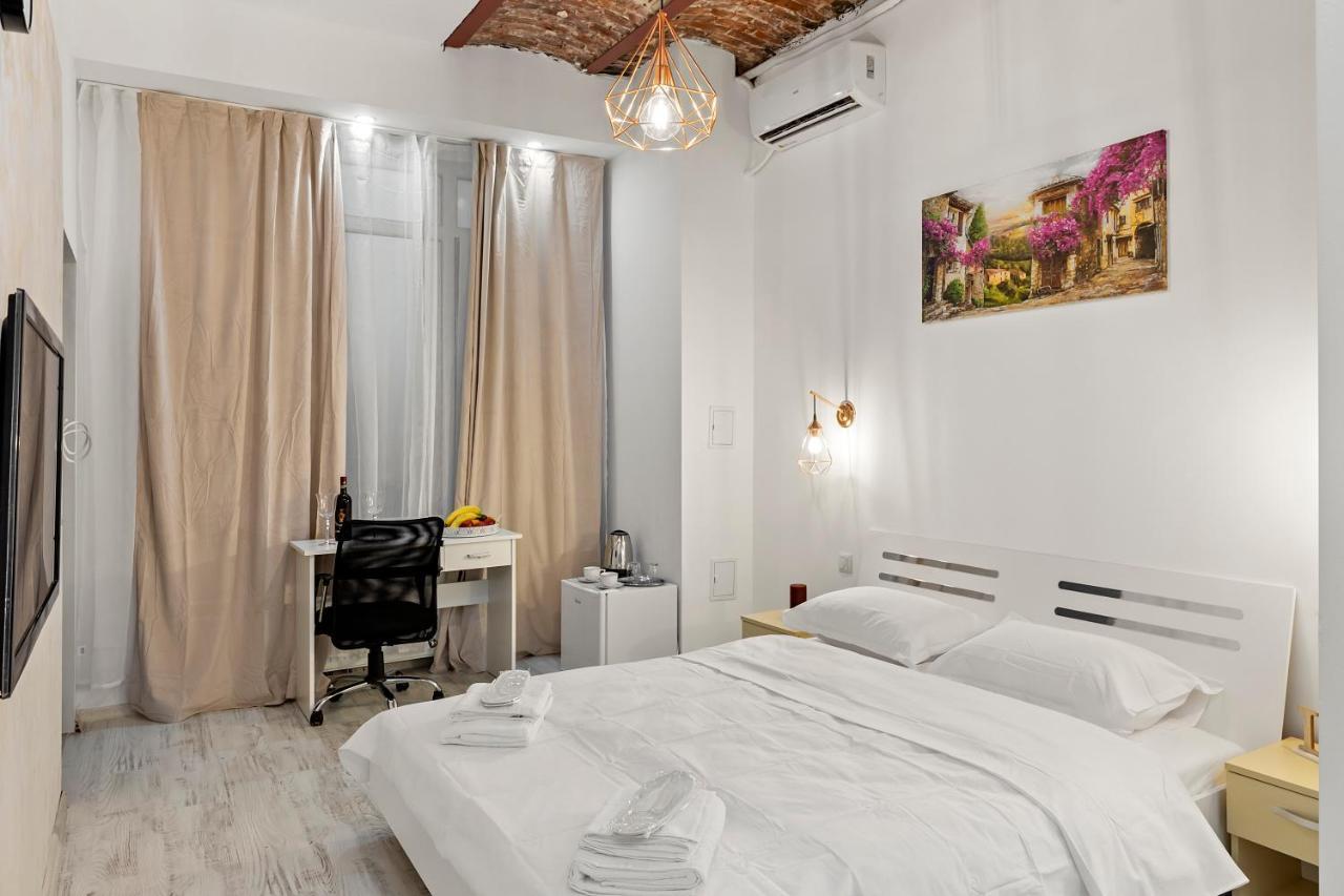 Selari Chambre Bukares Bagian luar foto