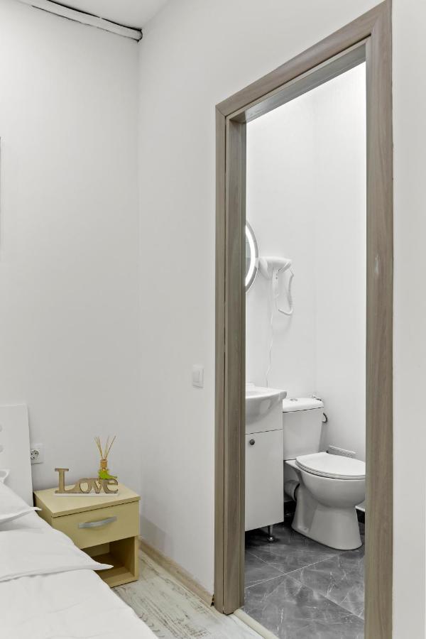Selari Chambre Bukares Bagian luar foto