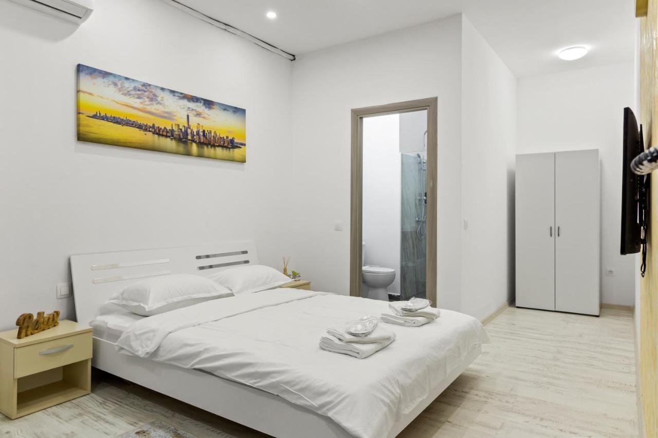 Selari Chambre Bukares Bagian luar foto
