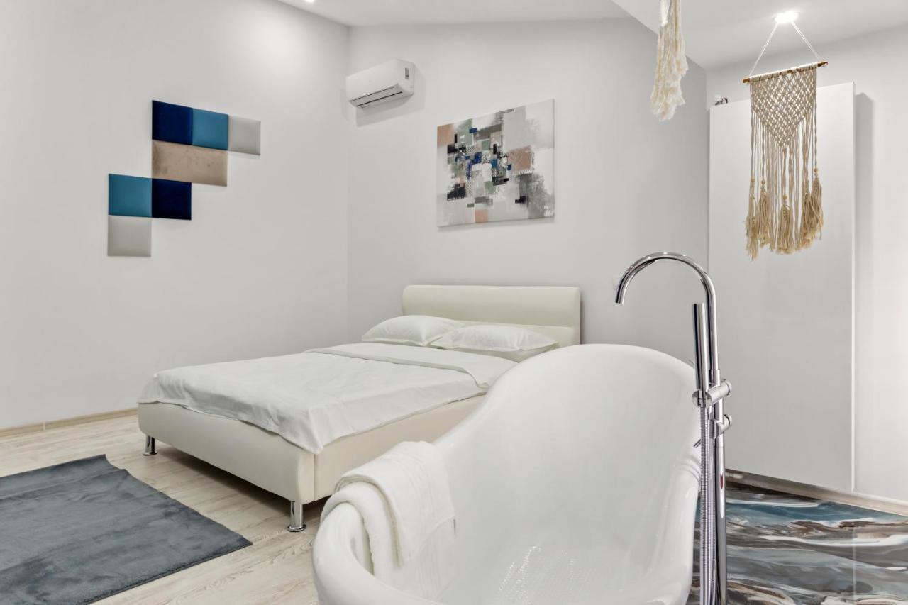 Selari Chambre Bukares Bagian luar foto