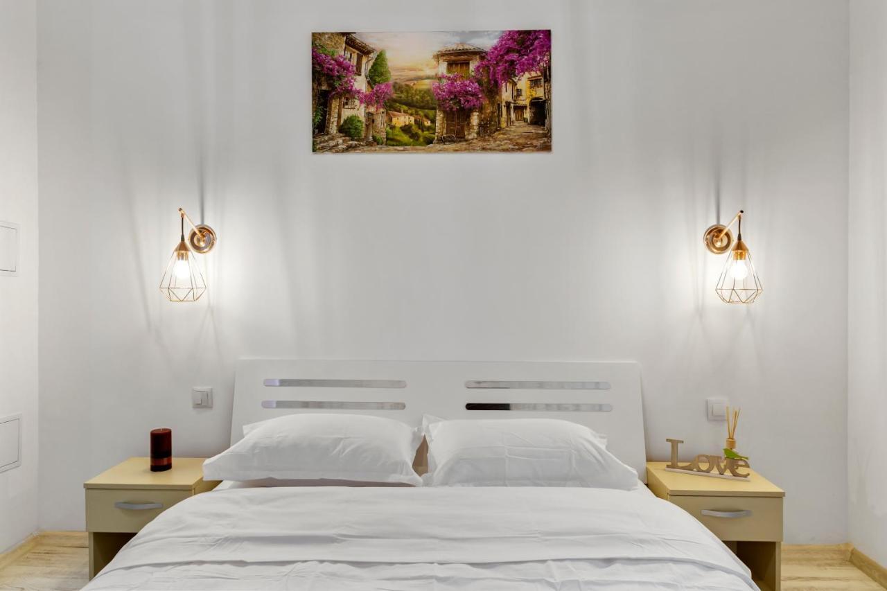 Selari Chambre Bukares Bagian luar foto