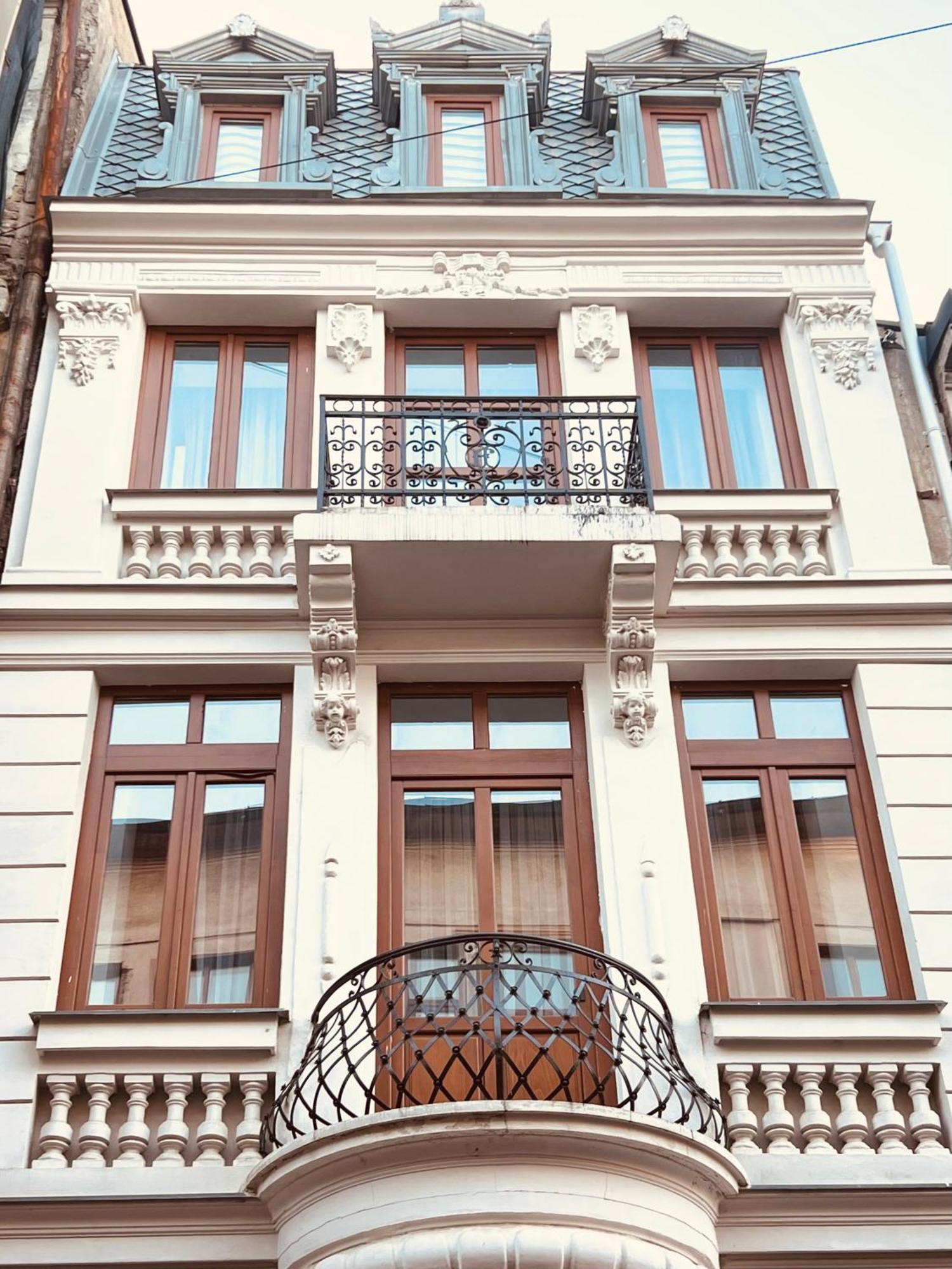 Selari Chambre Bukares Bagian luar foto